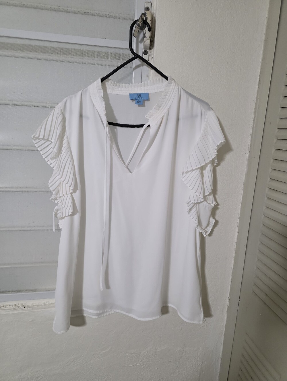 CeCe White Ruffled Sleeve V-Neck Blouse